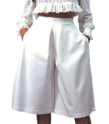 falda pantalon blanco modelo palazzo de cintura alta y pierna ancha. Ropa y moda de mujer